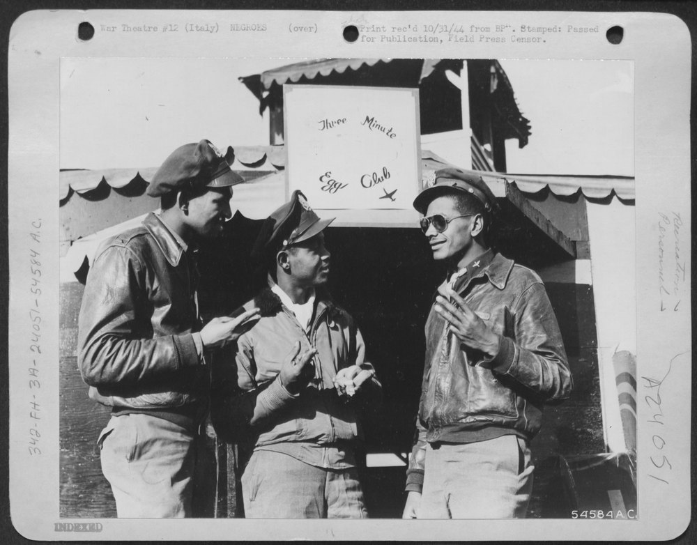15th AAF Squadron pilots form club