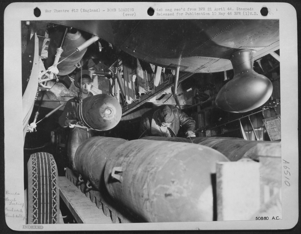 500 lb HE bomb in bomb-bay