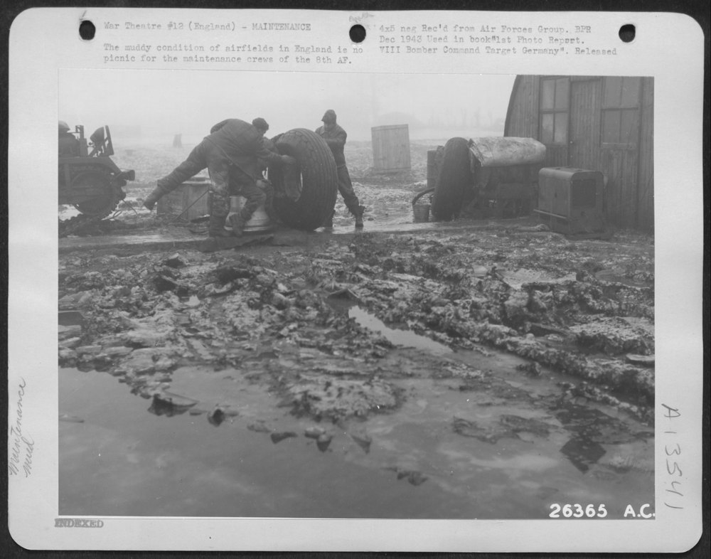 8th AF maintenance in England