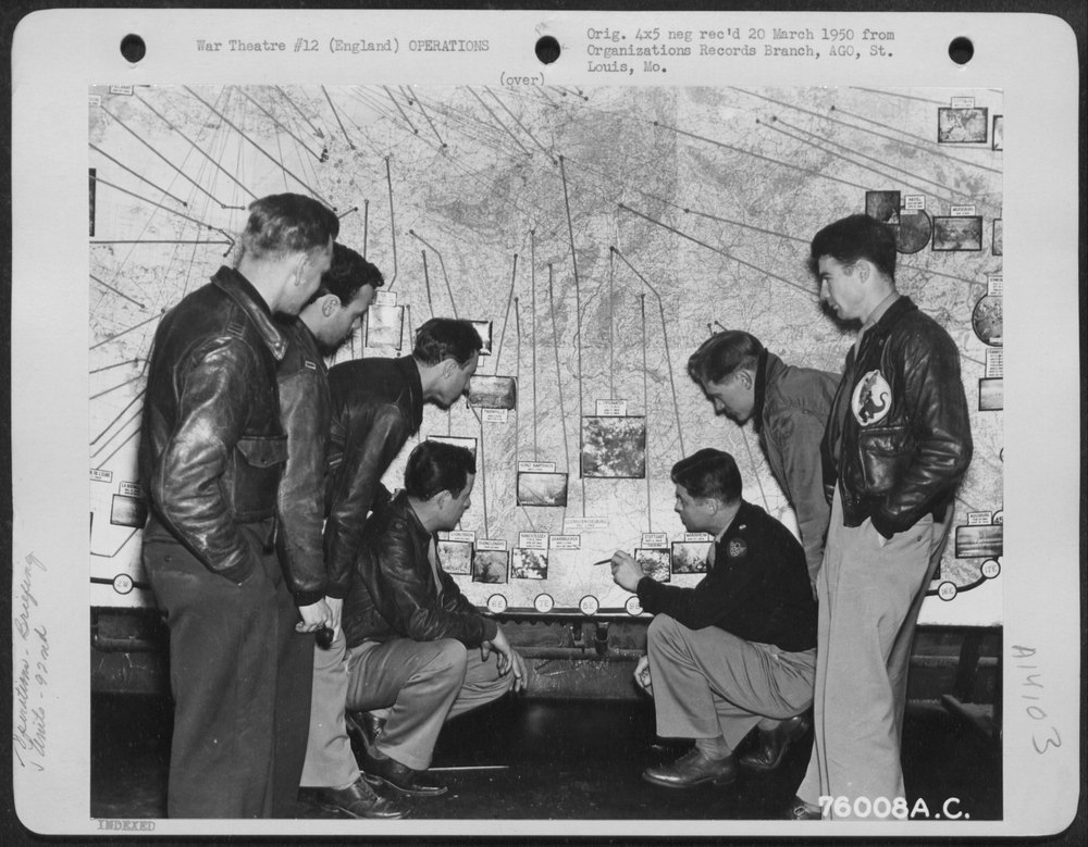 92nd Bomb Group briefing England