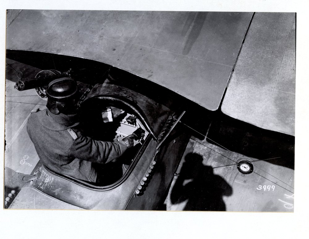 Activity of a flying artillery observer during battle, Near St. Quentin