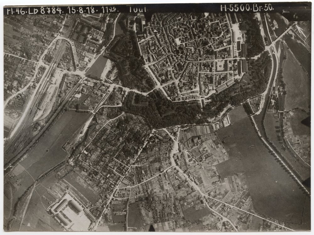 Aerial photograph of urban area with railway yard