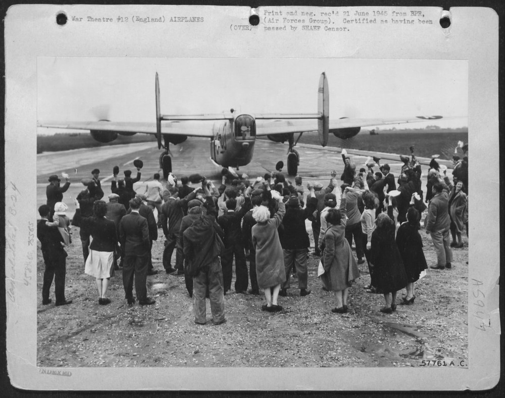 American Air Crews of the U.S. 8th A.F. Get a Send-off