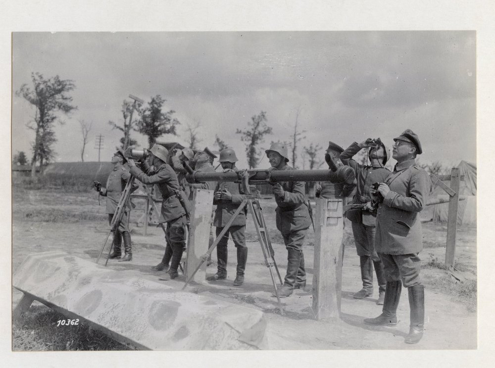 Anti-aircraft defense. At the range finder, Between Laon and Soissons