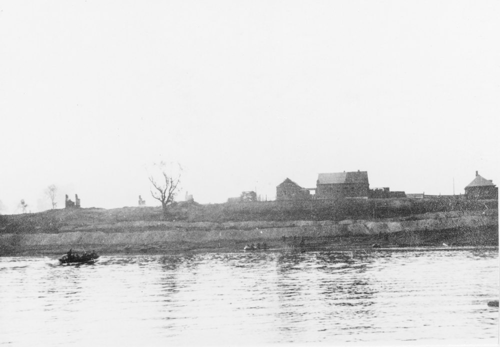 Assault troops crossing the Dnieper river