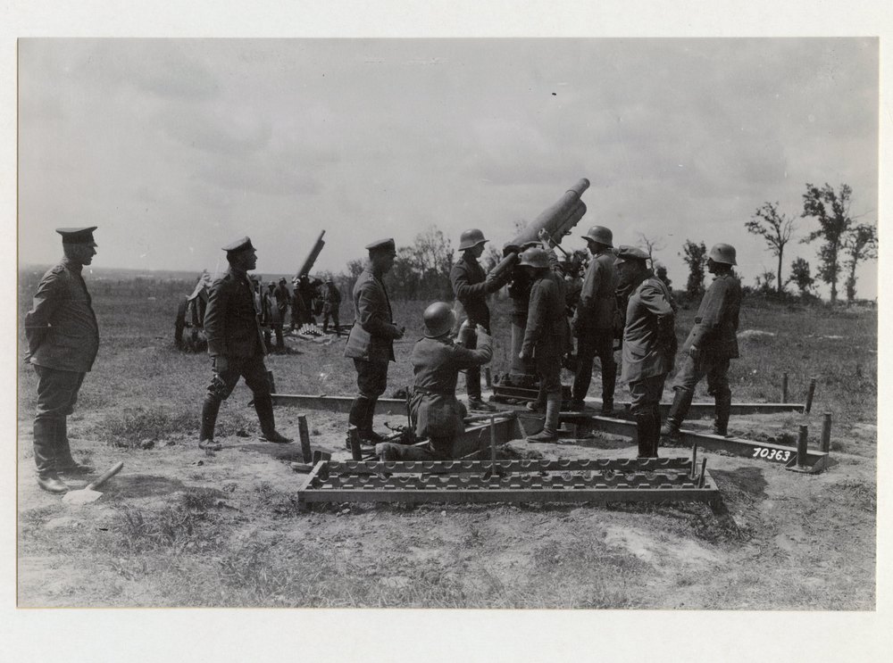 At the anti-aircraft gun, Between Laon and Soissons