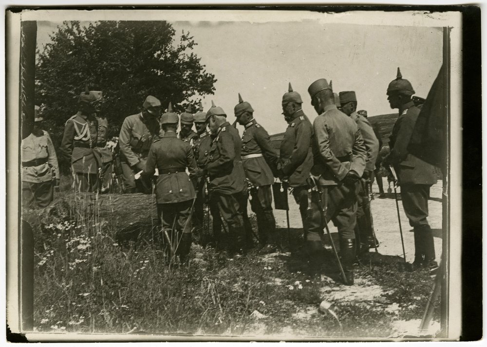 Austrian general staff officer explains Fort Przemysl to King Ludwig III