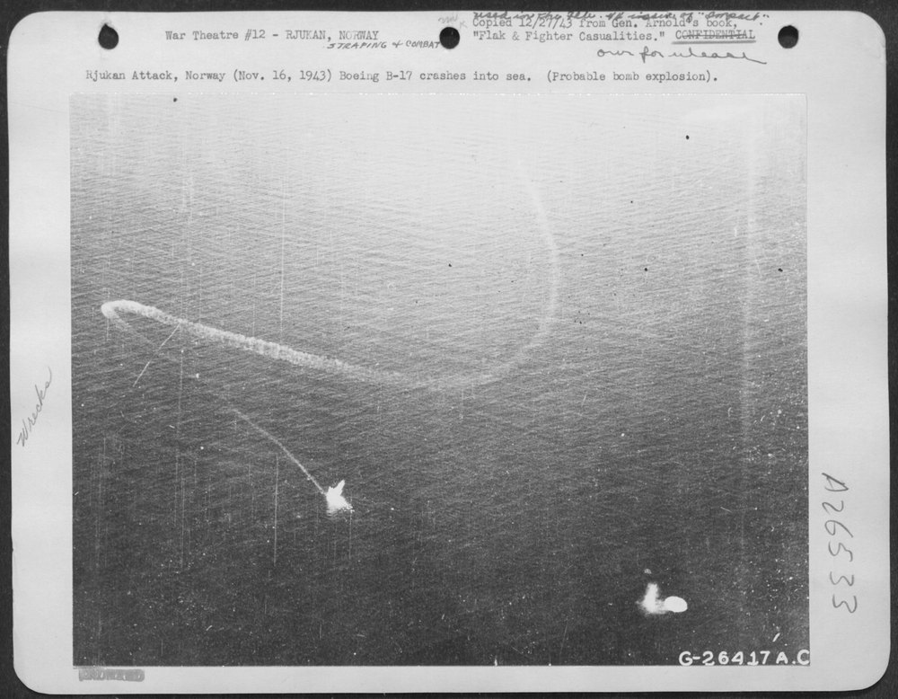 B-17 crashes into sea Norway