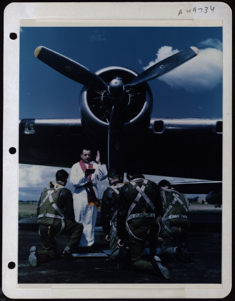 B-17 crew services England