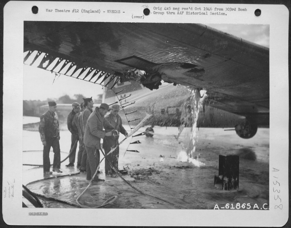 B-17 Flying Fortress fire England