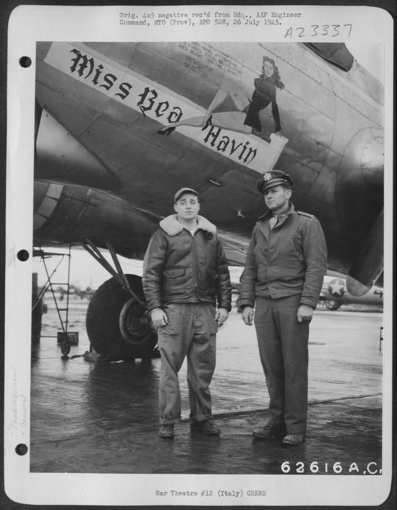 B-17 Flying Fortress Miss Bea Havin crew