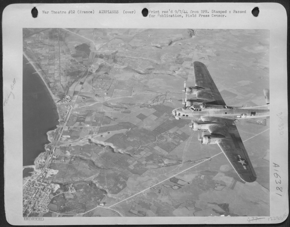 B-17 Flying Fortress returning to Italy