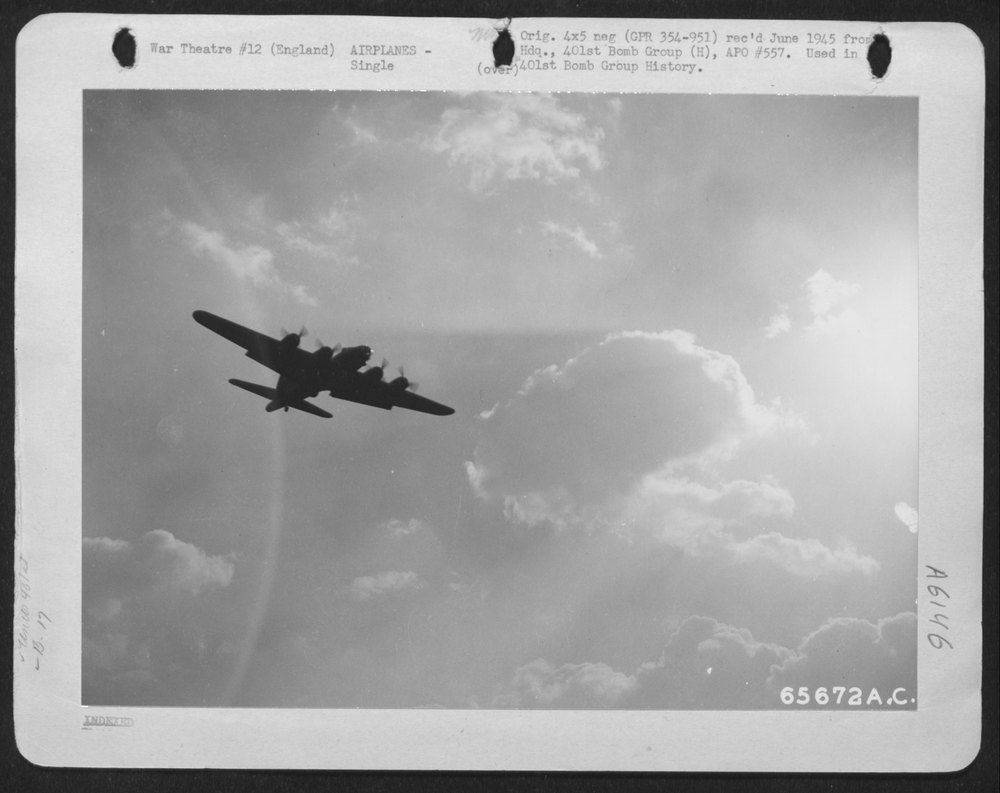 B-17 Flying Fortress returns to England