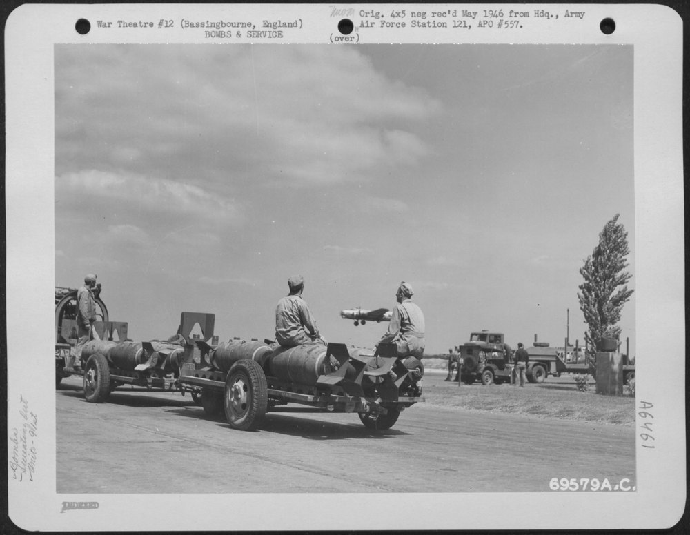 B-17 Flying Fortresses at home base