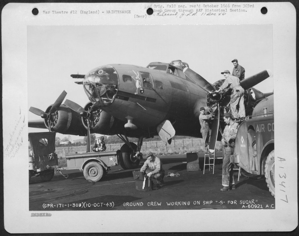B-17 Ground Crew England