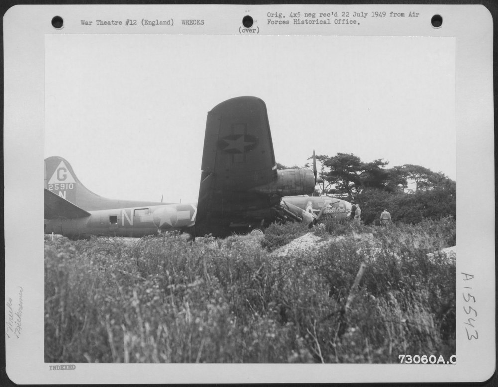 B-17 Hell Cat crash landed England
