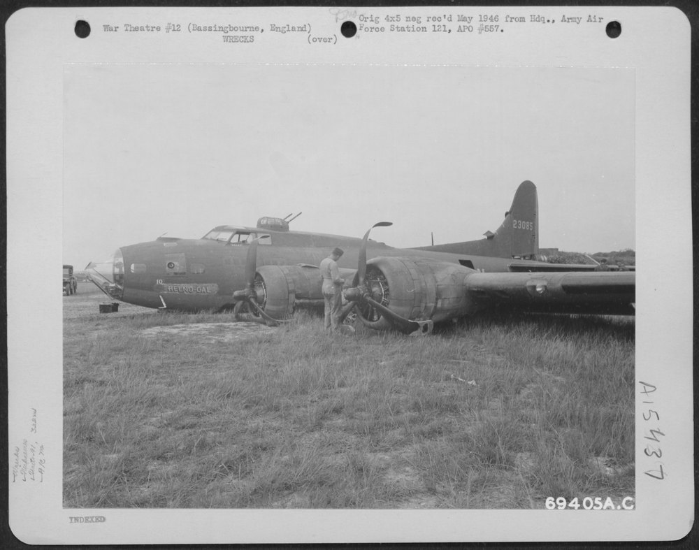 B-17 Helno Gal crash lands at Bassingbourne