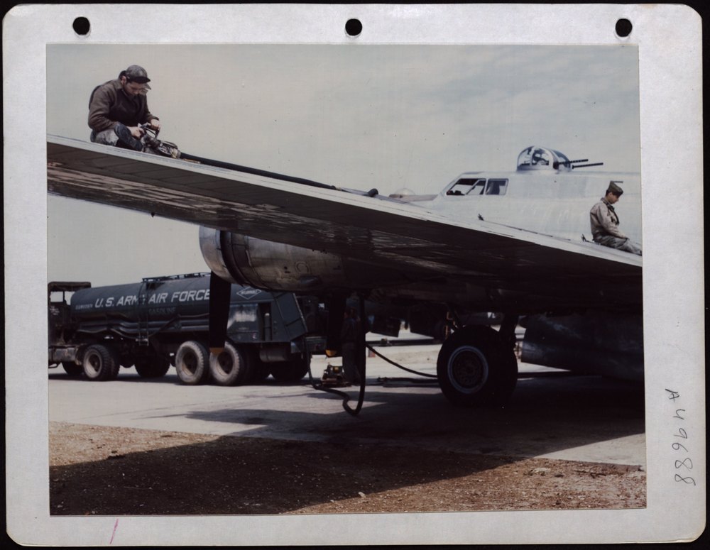 B-17 refuelling