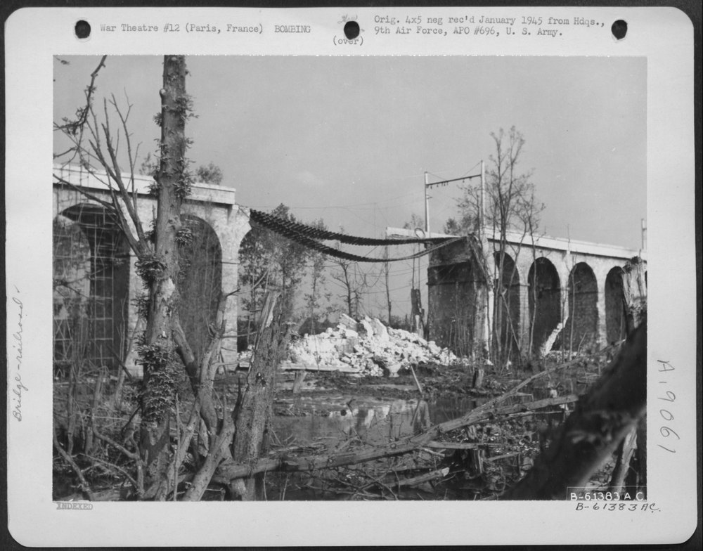 Bomb damage in Paris