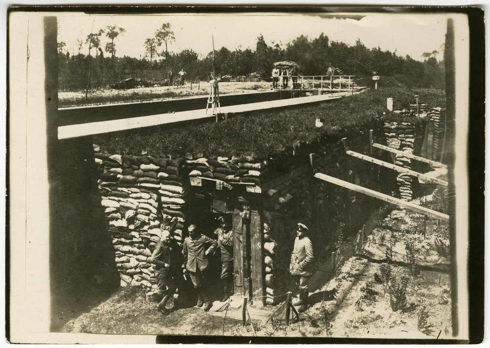 Bomb-proof dugouts on the Yser Canal