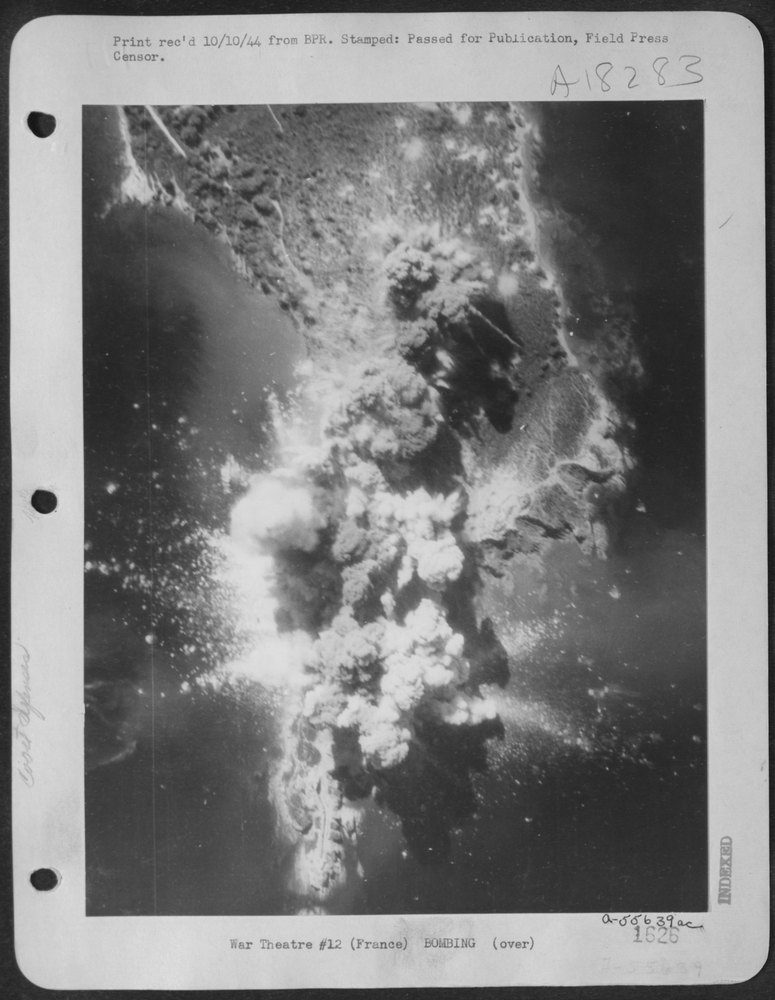 Bombing attack south of Hyeres