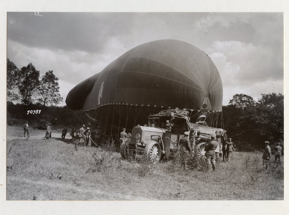 Captive balloon with its truck which is equipped with motor winch, The battles at Soissons