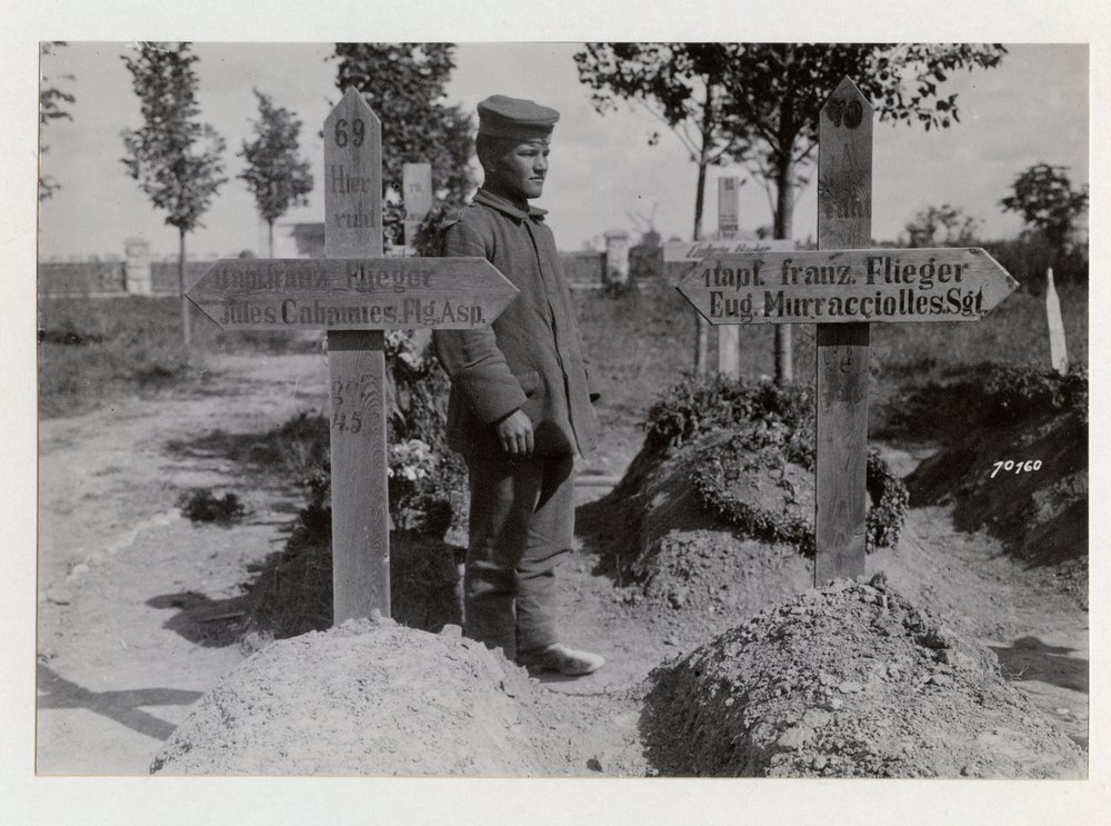 Champien cemetery. Graves of two French soldiers, The battles at Soissons