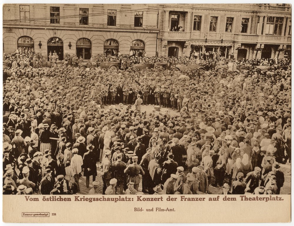 Concert of the Franzer on the Theaterplatz