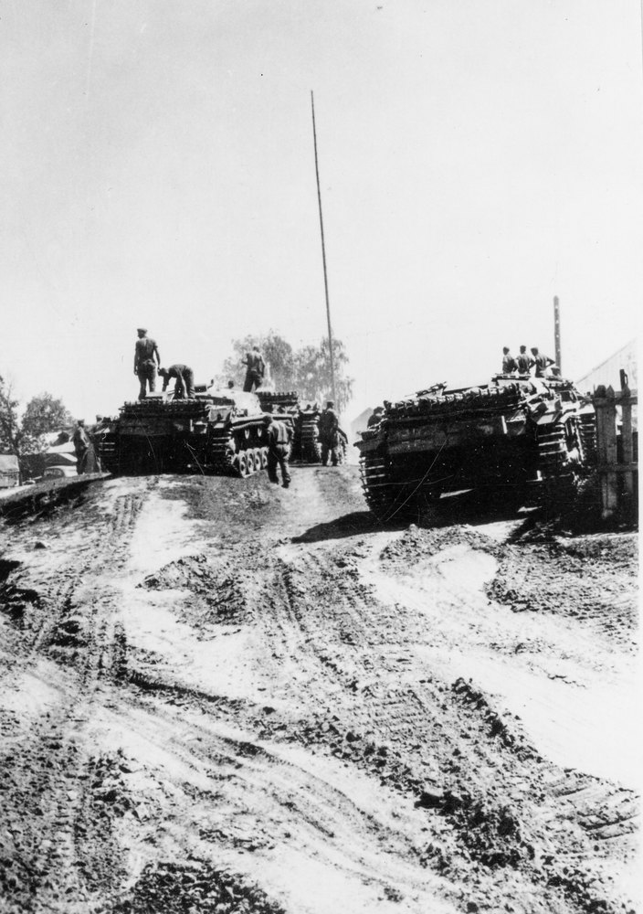 Crossing the Dnieper river, massing of assault tanks