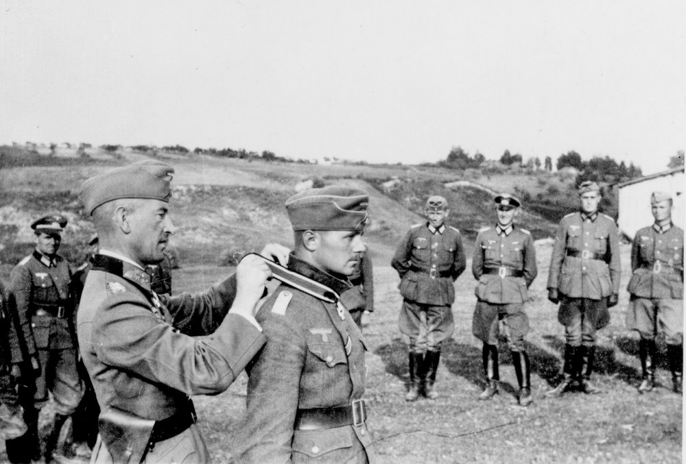 Decorating a division officer with the Knights Cross