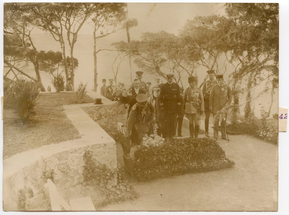 German Kaiser at Field Marshal von der Goltz-Pascha's grave