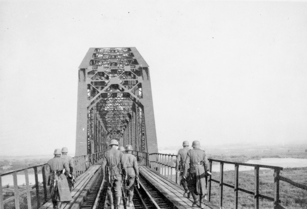 german soldiers crossing the Desna river bridge