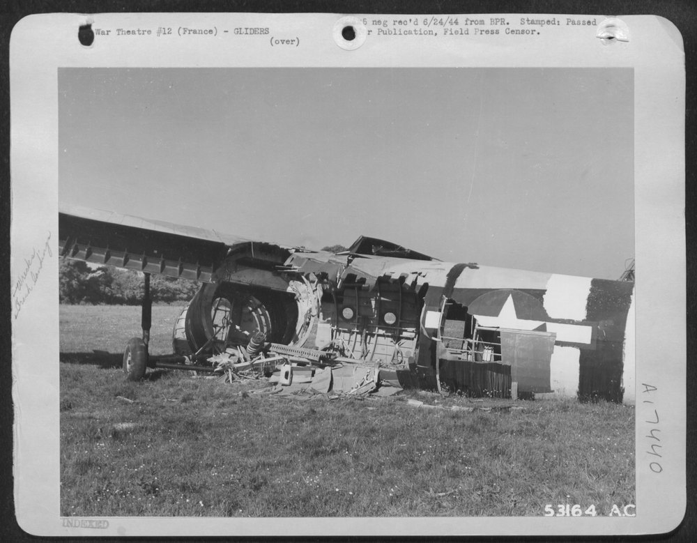 Glider cracks up in France