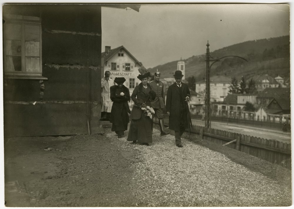 Grand Duchess Hilda visits a lazarette