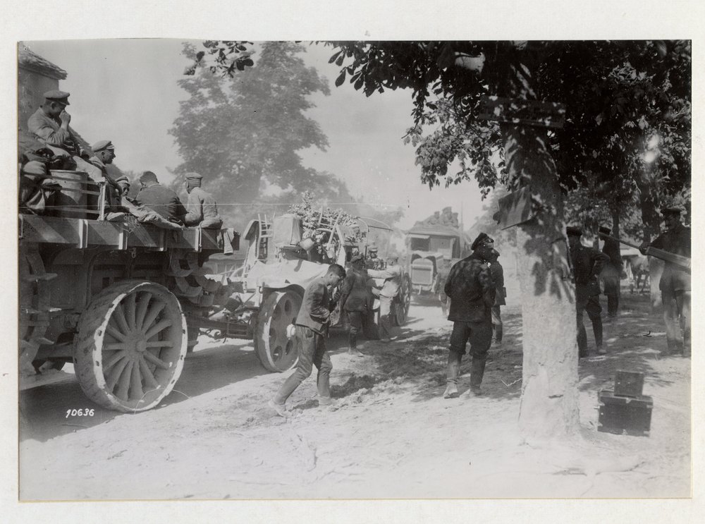 Heavy anti-aircraft column coming out of position, Western front
