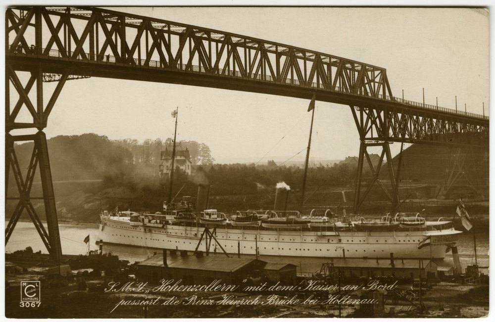 Imperial yacht Hohenzollern with the Kaiser on board passing the Prinz-Heinrich bridge at Holtenau