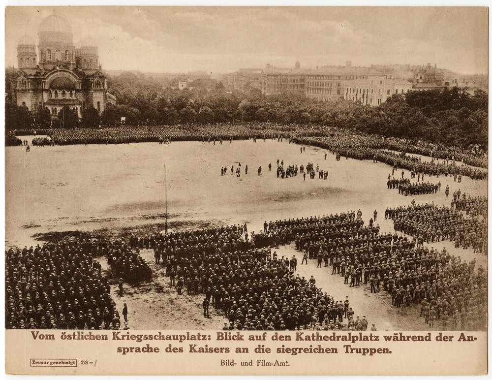 Kaiser addressing troops on Kathedralplatz