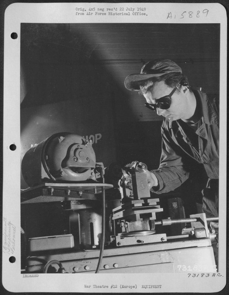 M/Sgt Frank J Kuret demonstrates gadget