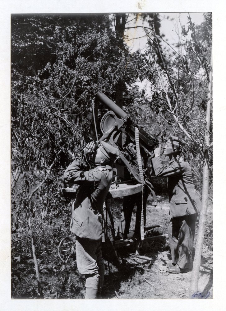 Machine gun used as anti-air craft gun, Behind the Rheims front