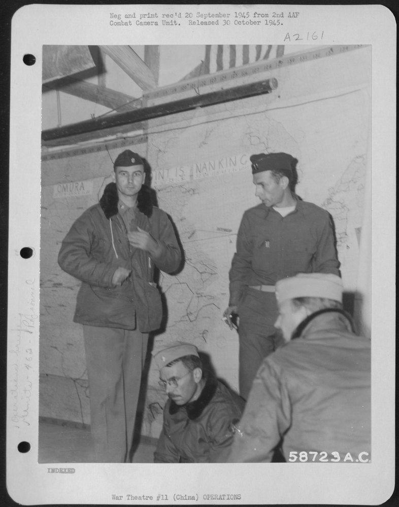 Major Fawcett briefs 462nd Bombardment Group in China