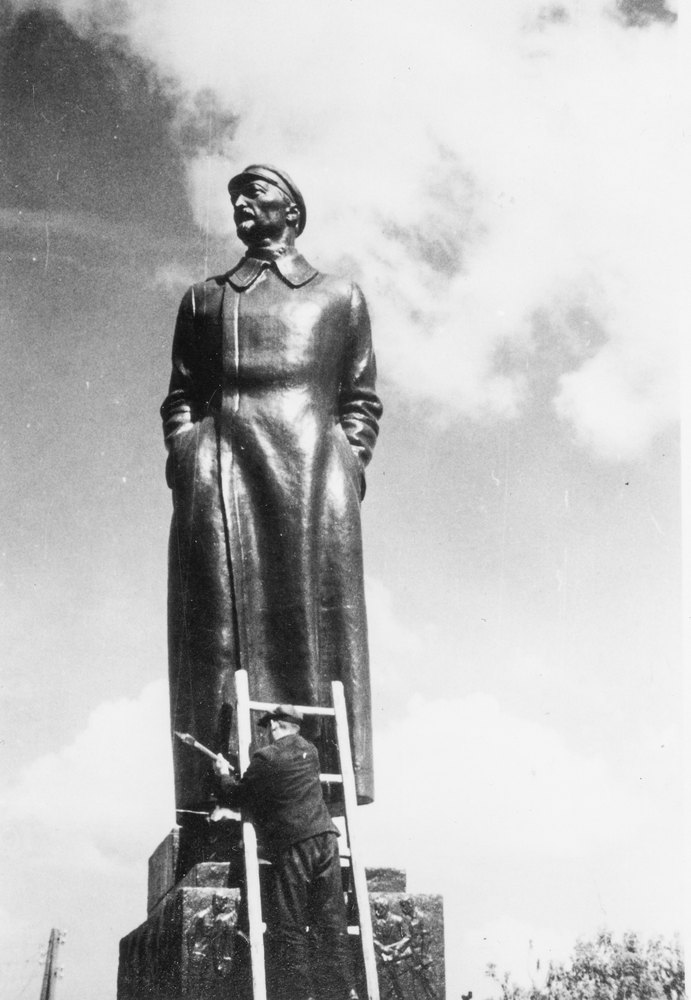monument of commissar Dschrusunski GPU