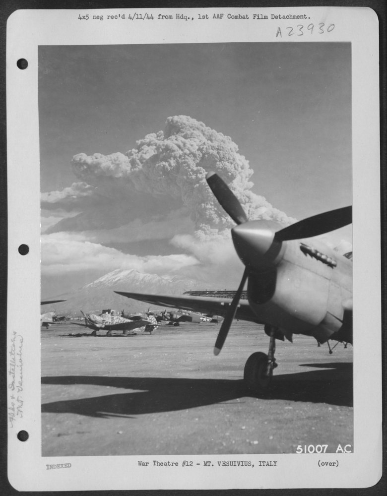Mt Vesuvius eruption at Italian airfield