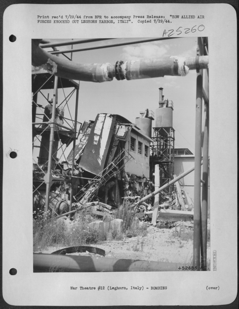 Oil drums in Italian front supply point