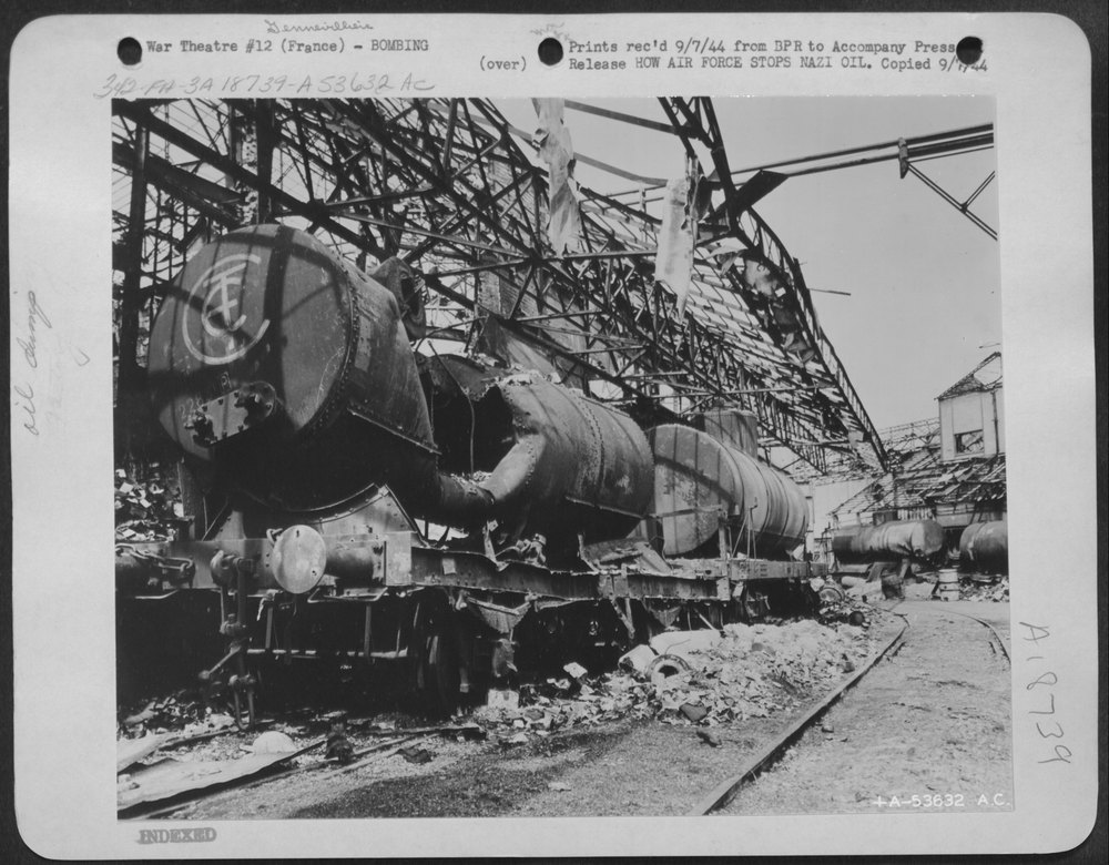 Oil tank cars destroyed at Gennevilliers