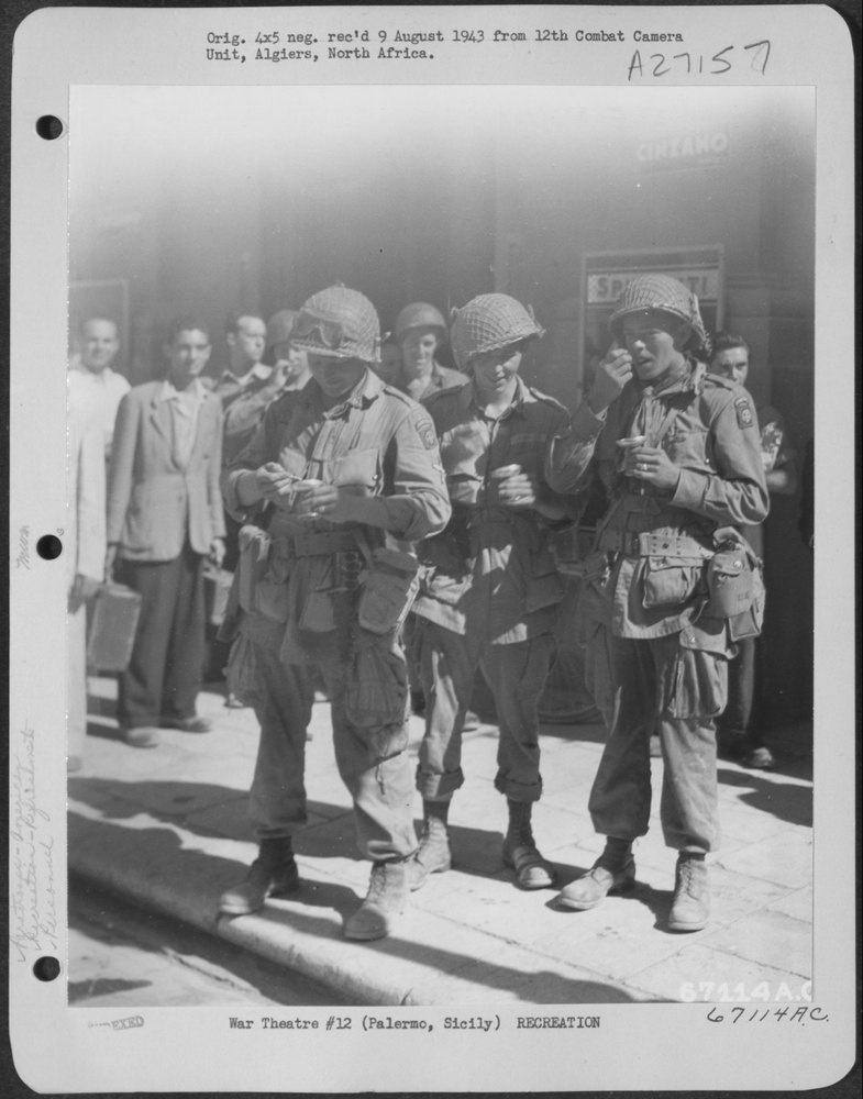 Paratroopers eat ice cream in Palermo