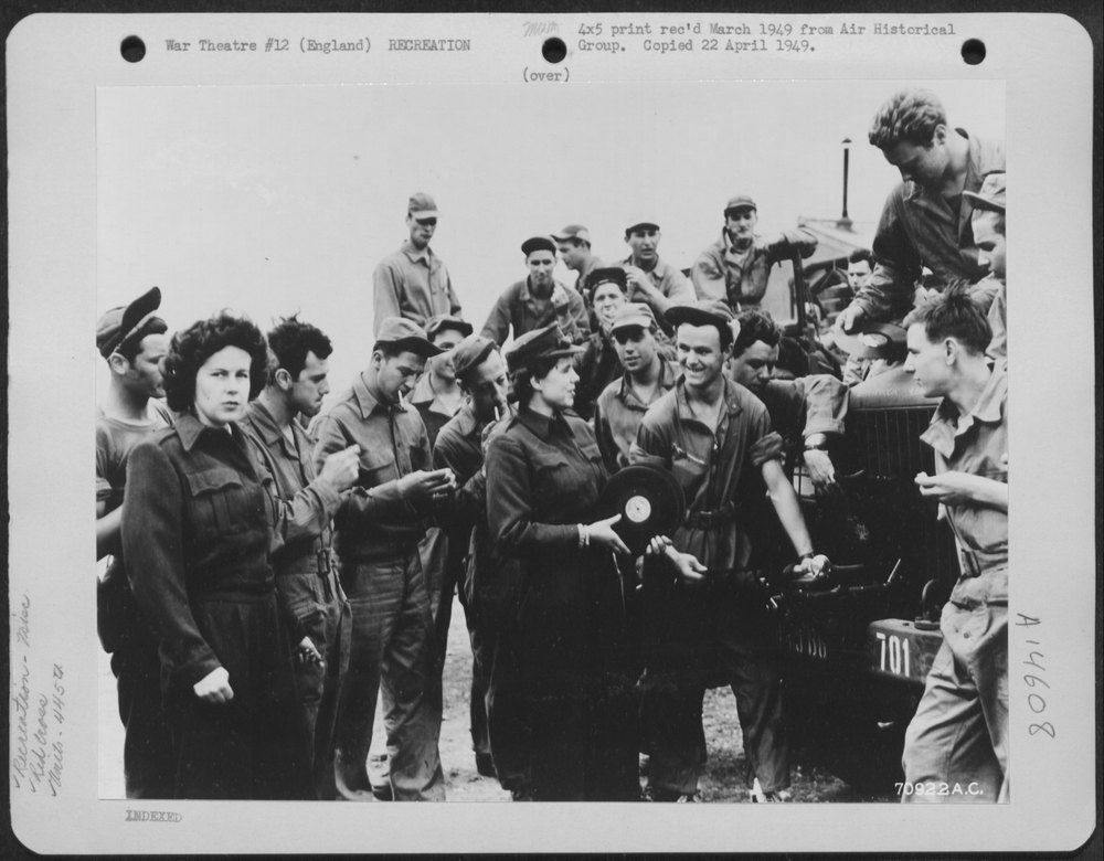 Red Cross Entertains 445th Bomb Group