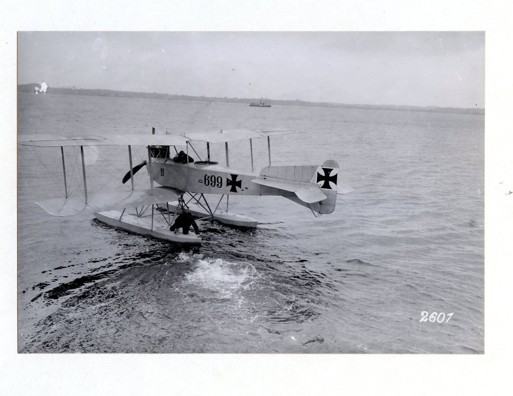 Rescuing an enemy aviator, who crashed, with a German hydroplane