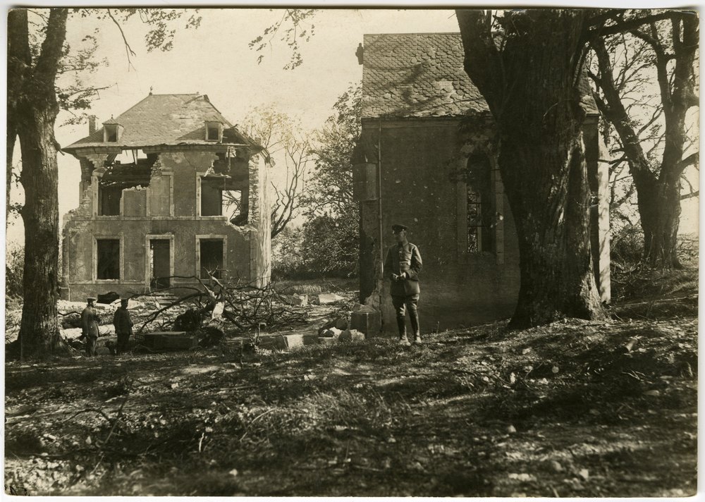 Ruined building near Côte St.Marie