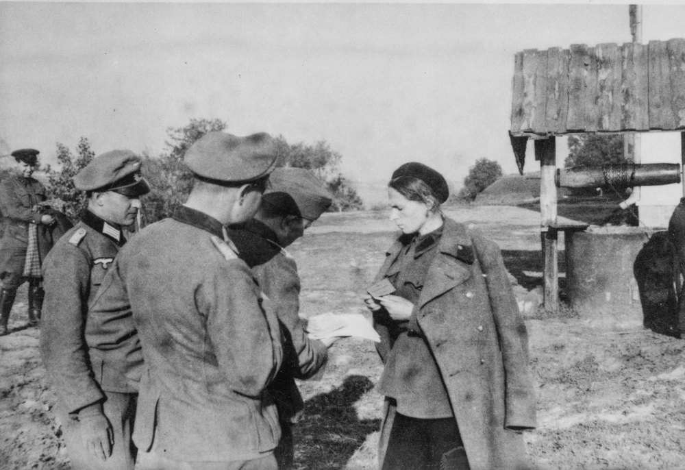 Russian nurses and German Officers