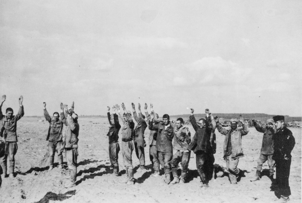 Russian prisoners of war on the Zulwa-Slonim highway